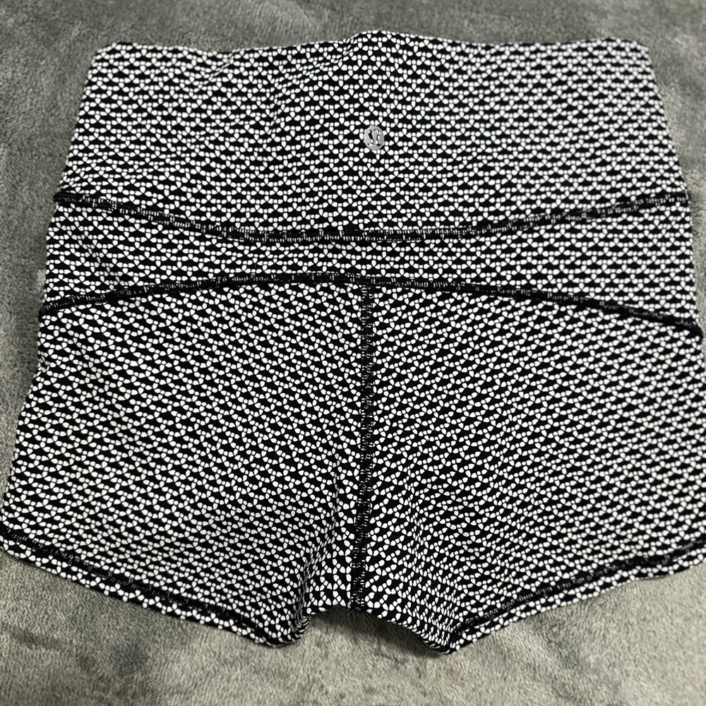 LULUEMON SHORTS